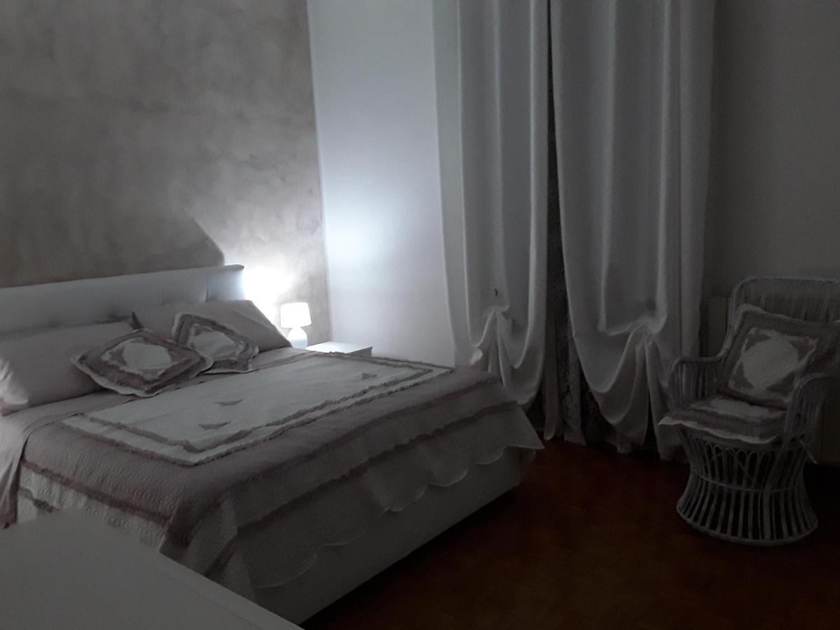 B&B La Rosa Gialla มาราเนลโล ภายนอก รูปภาพ