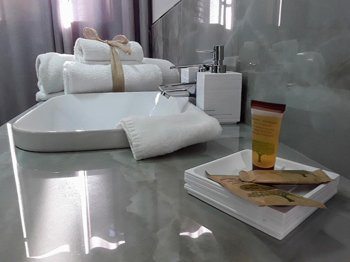 B&B La Rosa Gialla มาราเนลโล ภายนอก รูปภาพ