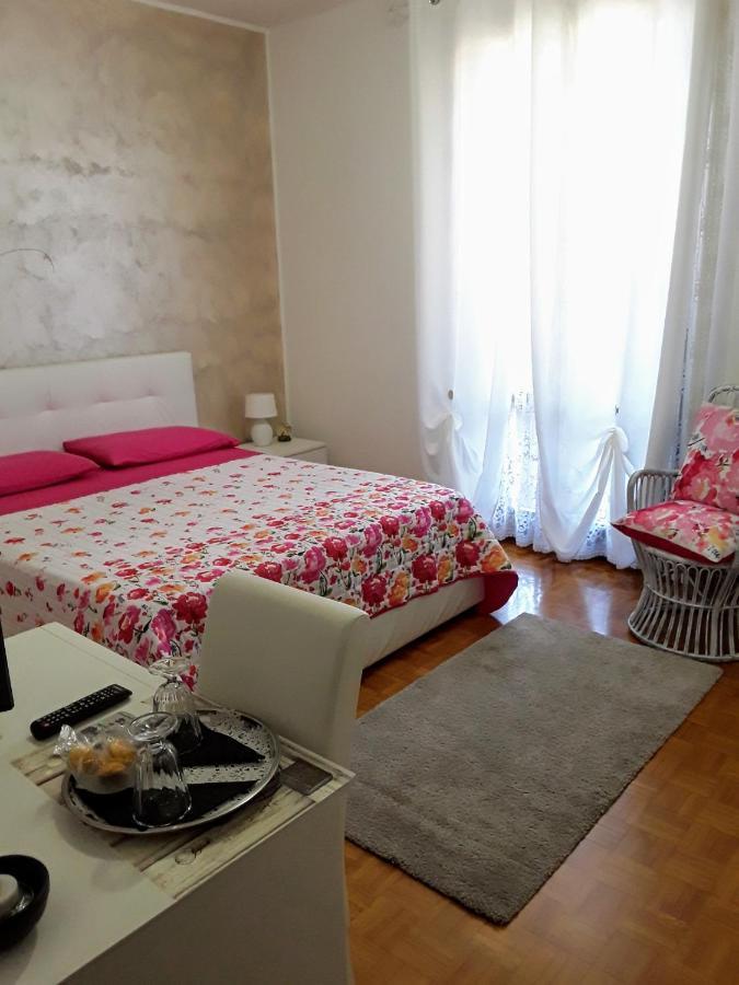 B&B La Rosa Gialla มาราเนลโล ภายนอก รูปภาพ