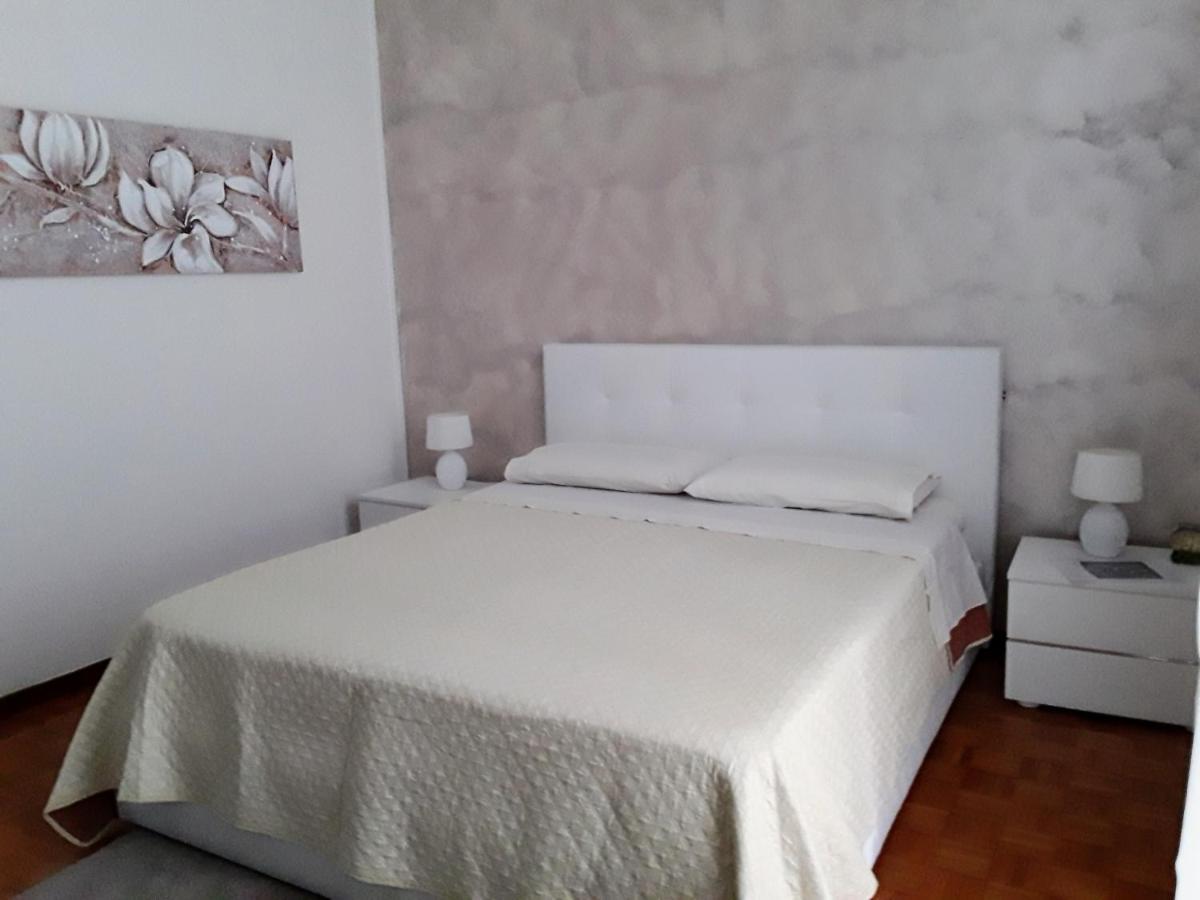 B&B La Rosa Gialla มาราเนลโล ภายนอก รูปภาพ