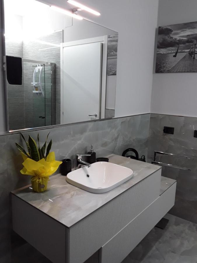 B&B La Rosa Gialla มาราเนลโล ภายนอก รูปภาพ